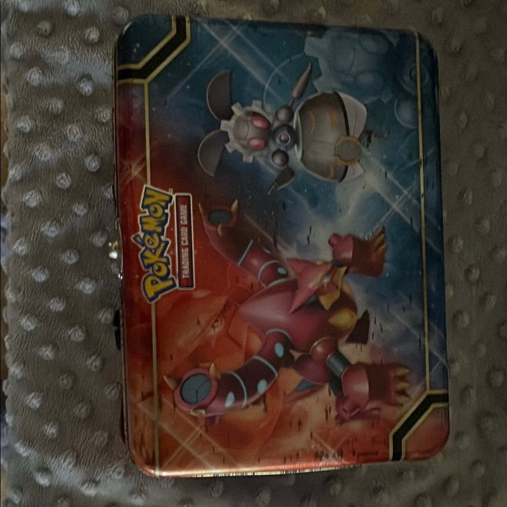 Pokemon Battle Tin - Red and Blue